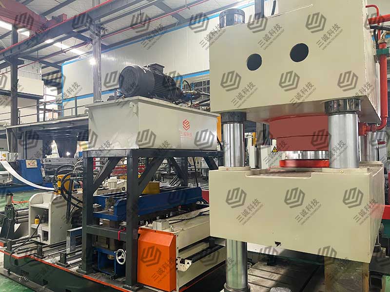 模壓電纜橋架生產線